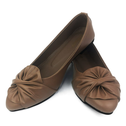 Women Suede Floral Pumps in Tan