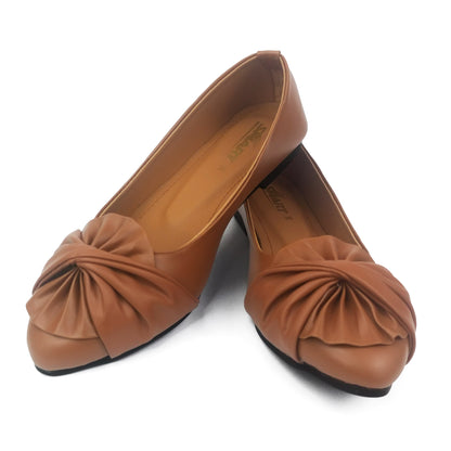 Women Suede Floral Pumps in Brown